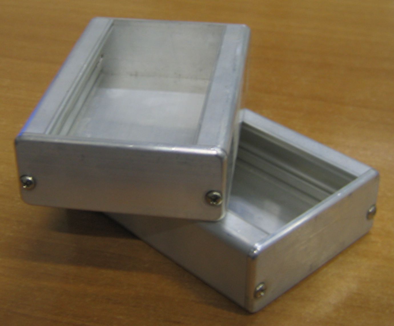 Obudowa aluminiowa z panelami